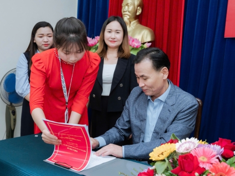 CTY DU HỌC HÀN QUỐC T&T tiếp tục ký kết bản hợp tác tuyển sinh DU HỌC HÀN QUỐC cùng trường THPT Hồng Đức