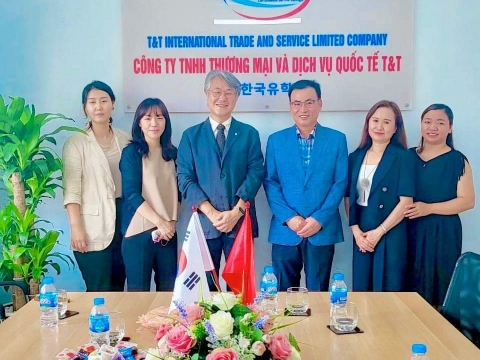 ẢNH TRƯỜNG ĐẠI HỌC DONG A ĐẾN THĂM CÔNG TY