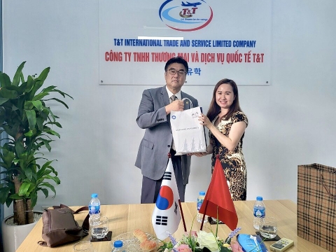 ẢNH ĐÓN TRƯỜNG CAO ĐẲNG VĂN HÓA BAEKSEOK VỀ CÔNG TY CHI NHÁNH HÀ NỘI