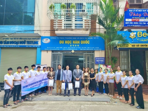 ẢNH ĐÓN TRƯỜNG CAO ĐẲNG VĂN HÓA BAEKSEOK VỀ CÔNG TY CHI NHÁNH HÀ NỘI