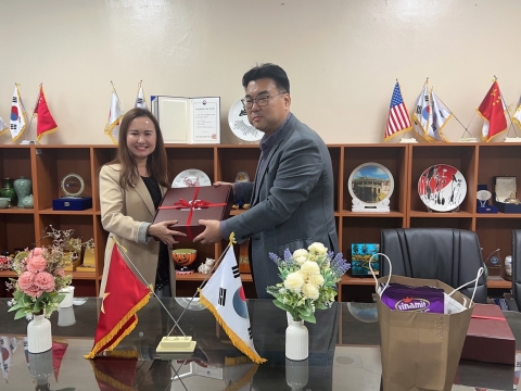 ẢNH CÔNG TY ĐẾN THĂM TRƯỜNG BAEKSEOK 25.10.2022